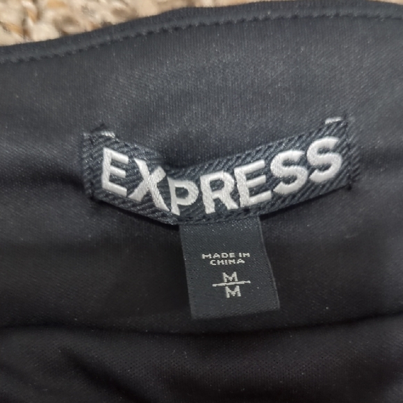 Express black floral embroidered mini skirt - Picture 3 of 8